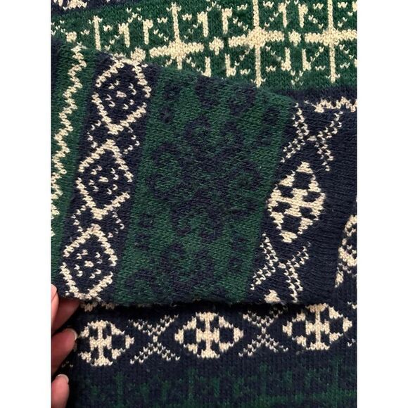 Spunky Geometric print Christmas Sweater size small - Picture 6 of 6